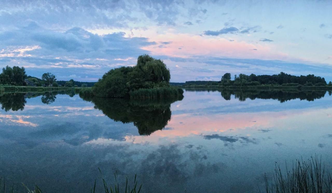 Artistiek Vakantiehuisje Хулст Екстериор снимка